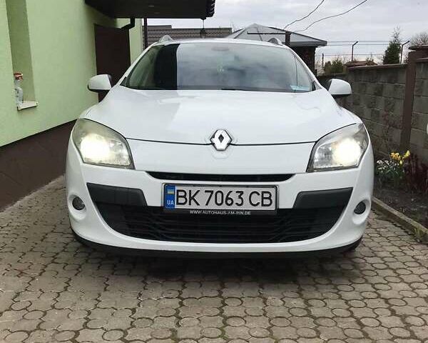 Белый Рено Меган, объемом двигателя 1.5 л и пробегом 250 тыс. км за 6300 $, фото 1 на Automoto.ua