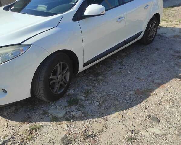 Белый Рено Меган, объемом двигателя 1.6 л и пробегом 290 тыс. км за 6400 $, фото 1 на Automoto.ua