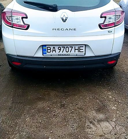 Белый Рено Меган, объемом двигателя 1.4 л и пробегом 235 тыс. км за 7600 $, фото 1 на Automoto.ua