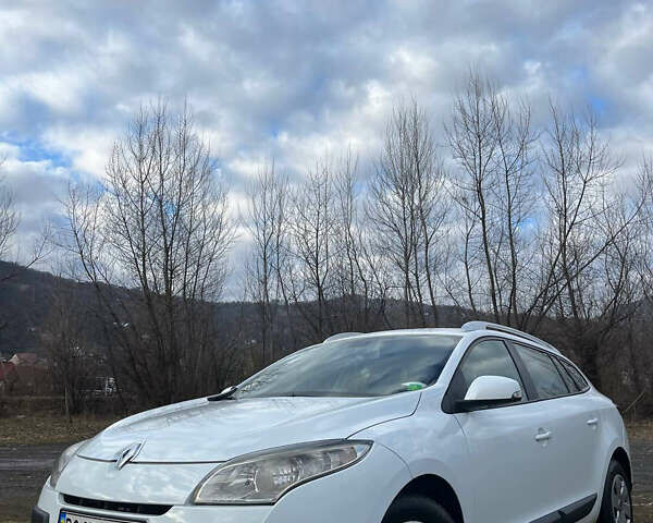 Белый Рено Меган, объемом двигателя 1.4 л и пробегом 226 тыс. км за 6100 $, фото 1 на Automoto.ua