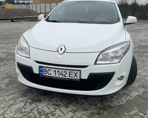 Белый Рено Меган, объемом двигателя 1.46 л и пробегом 232 тыс. км за 5850 $, фото 1 на Automoto.ua