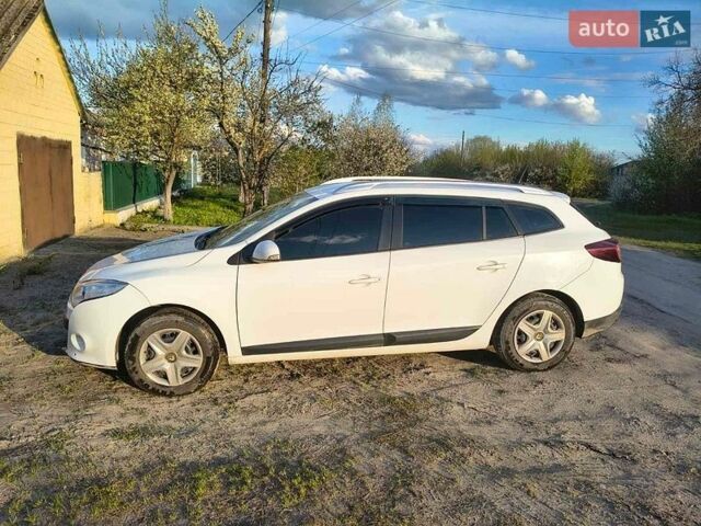 Белый Рено Меган, объемом двигателя 1.46 л и пробегом 306 тыс. км за 6000 $, фото 1 на Automoto.ua