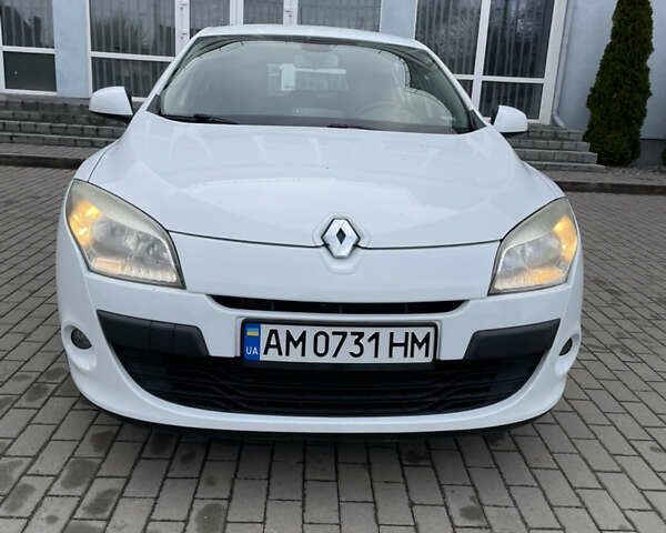 Белый Рено Меган, объемом двигателя 1.46 л и пробегом 264 тыс. км за 6500 $, фото 1 на Automoto.ua