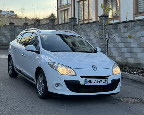 Белый Рено Меган, объемом двигателя 1.46 л и пробегом 298 тыс. км за 6200 $, фото 1 на Automoto.ua