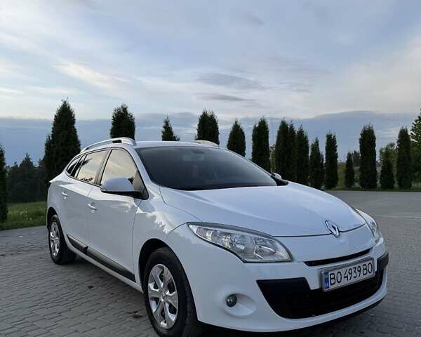 Белый Рено Меган, объемом двигателя 1.46 л и пробегом 316 тыс. км за 6500 $, фото 1 на Automoto.ua