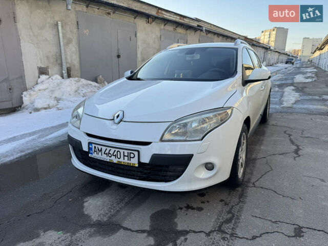 Белый Рено Меган, объемом двигателя 1.6 л и пробегом 240 тыс. км за 7000 $, фото 1 на Automoto.ua