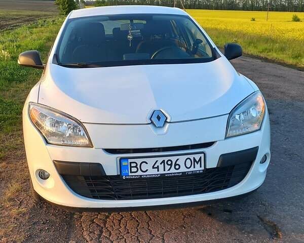 Білий Рено Меган, об'ємом двигуна 1.5 л та пробігом 330 тис. км за 6900 $, фото 1 на Automoto.ua