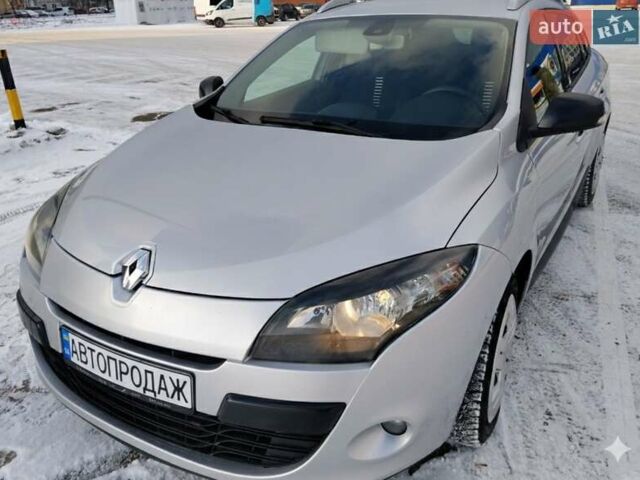 Белый Рено Меган, объемом двигателя 1.6 л и пробегом 185 тыс. км за 6350 $, фото 1 на Automoto.ua