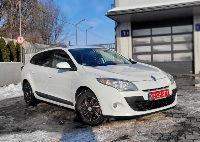 Белый Рено Меган, объемом двигателя 1.6 л и пробегом 200 тыс. км за 8200 $, фото 1 на Automoto.ua