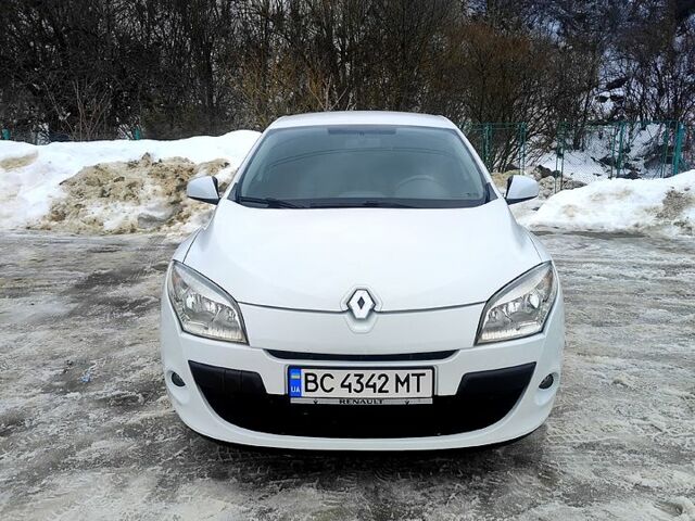 Білий Рено Меган, об'ємом двигуна 1.5 л та пробігом 207 тис. км за 6800 $, фото 1 на Automoto.ua