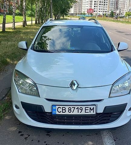 Белый Рено Меган, объемом двигателя 1.46 л и пробегом 250 тыс. км за 6700 $, фото 1 на Automoto.ua