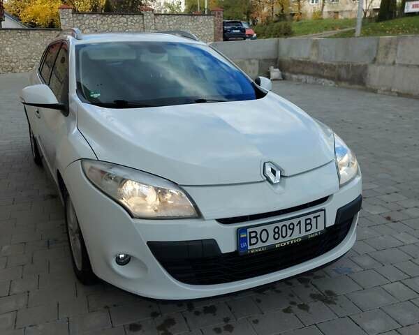 Белый Рено Меган, объемом двигателя 1.46 л и пробегом 213 тыс. км за 6800 $, фото 1 на Automoto.ua