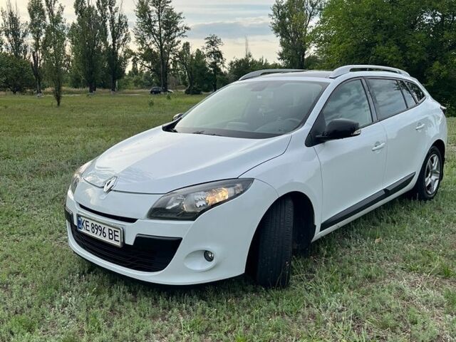 Белый Рено Меган, объемом двигателя 1.46 л и пробегом 223 тыс. км за 7990 $, фото 1 на Automoto.ua