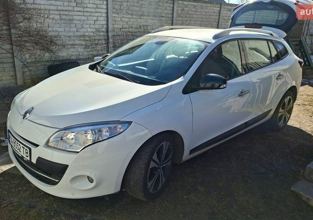 Белый Рено Меган, объемом двигателя 1.4 л и пробегом 202 тыс. км за 7500 $, фото 1 на Automoto.ua