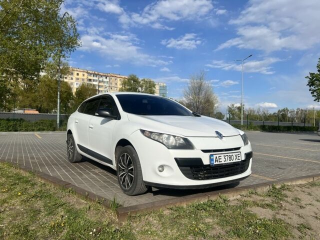 Белый Рено Меган, объемом двигателя 1.5 л и пробегом 3 тыс. км за 5800 $, фото 1 на Automoto.ua