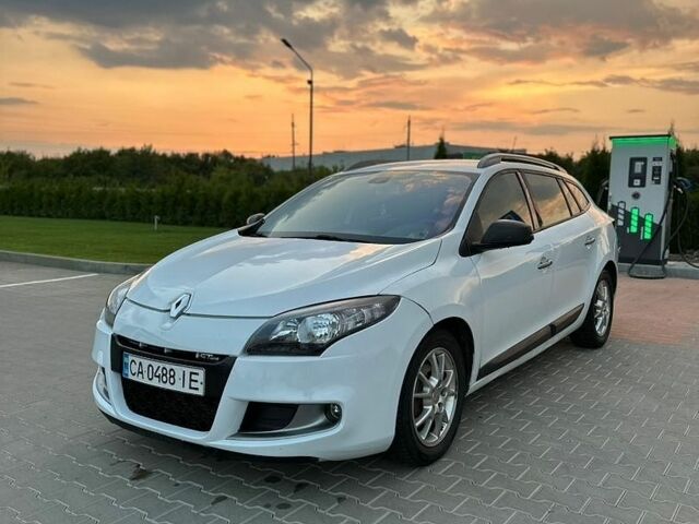 Белый Рено Меган, объемом двигателя 1.46 л и пробегом 300 тыс. км за 5800 $, фото 1 на Automoto.ua