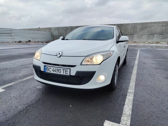 Белый Рено Меган, объемом двигателя 1.5 л и пробегом 164 тыс. км за 6750 $, фото 1 на Automoto.ua