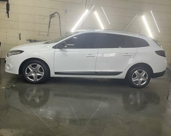 Білий Рено Меган, об'ємом двигуна 1.46 л та пробігом 343 тис. км за 6200 $, фото 1 на Automoto.ua