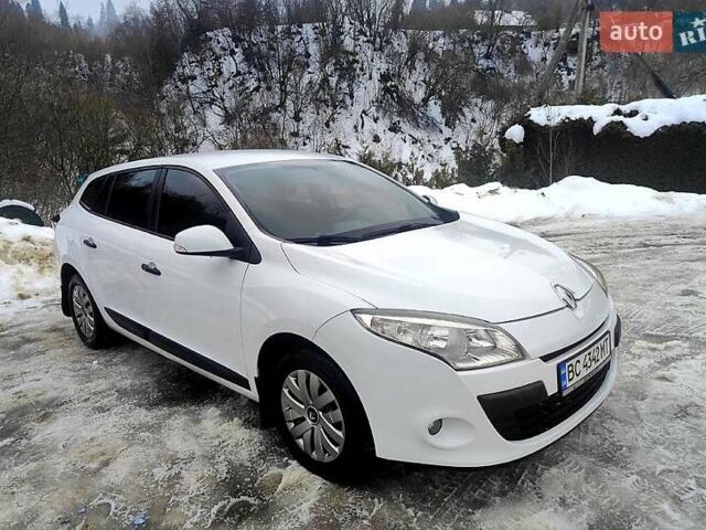 Белый Рено Меган, объемом двигателя 1.5 л и пробегом 207 тыс. км за 6800 $, фото 1 на Automoto.ua