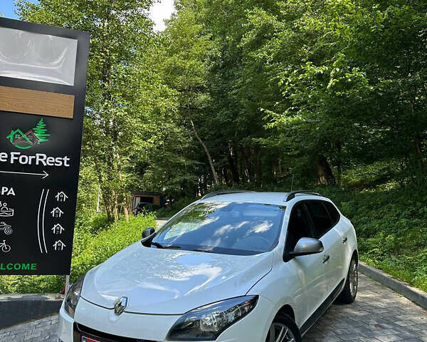 Білий Рено Меган, об'ємом двигуна 1.5 л та пробігом 230 тис. км за 8299 $, фото 1 на Automoto.ua