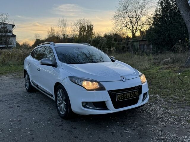 Белый Рено Меган, объемом двигателя 0 л и пробегом 222 тыс. км за 3799 $, фото 1 на Automoto.ua