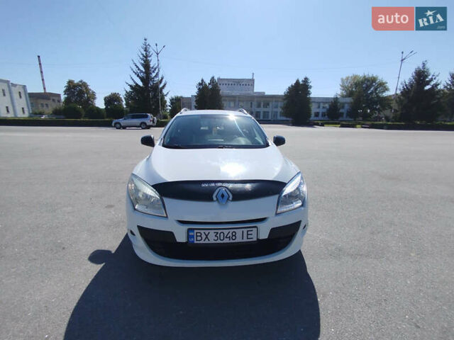 Білий Рено Меган, об'ємом двигуна 1.5 л та пробігом 300 тис. км за 7100 $, фото 1 на Automoto.ua
