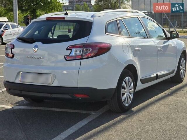 Рено Меган 2011 у Дніпро (Дніпропетровську) на Automoto.ua Білий Рено Меган, об'ємом двигуна 2 л та пробігом 218 тис. км за 8000 $, фото 1 на Automoto.ua