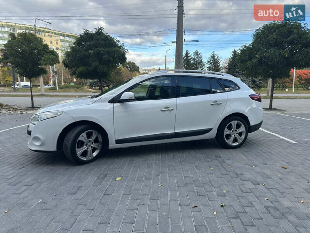 Белый Рено Меган, объемом двигателя 1.6 л и пробегом 206 тыс. км за 6800 $, фото 1 на Automoto.ua