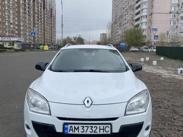 Белый Рено Меган, объемом двигателя 1.5 л и пробегом 291 тыс. км за 6999 $, фото 1 на Automoto.ua