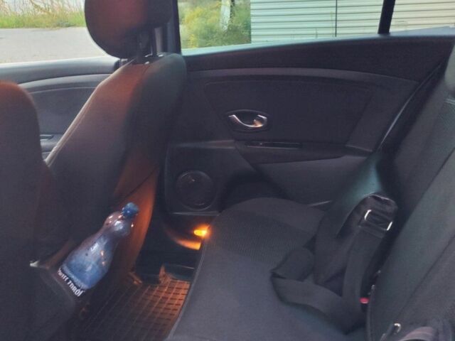 Белый Рено Меган, объемом двигателя 1.5 л и пробегом 409 тыс. км за 5200 $, фото 1 на Automoto.ua