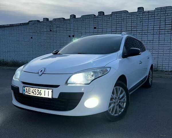 Белый Рено Меган, объемом двигателя 1.46 л и пробегом 198 тыс. км за 7900 $, фото 1 на Automoto.ua