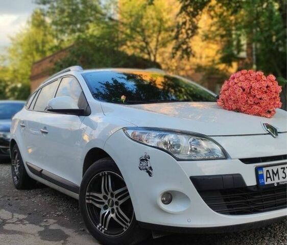 Белый Рено Меган, объемом двигателя 1.5 л и пробегом 290 тыс. км за 5900 $, фото 1 на Automoto.ua