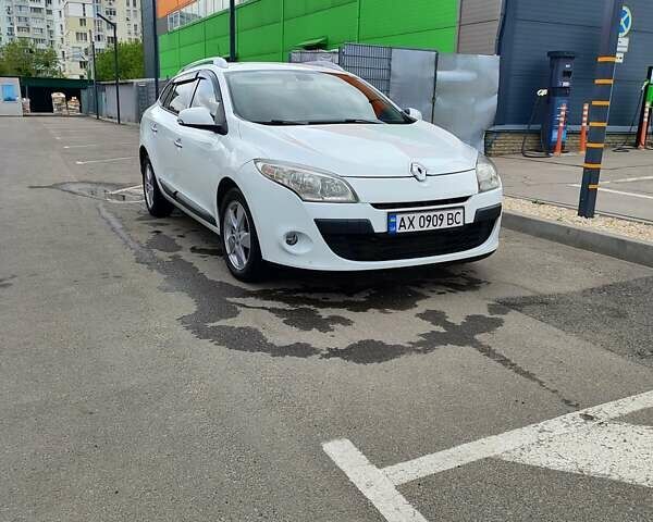 Белый Рено Меган, объемом двигателя 1.9 л и пробегом 400 тыс. км за 6700 $, фото 1 на Automoto.ua