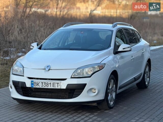 Білий Рено Меган, об'ємом двигуна 1.46 л та пробігом 402 тис. км за 4950 $, фото 1 на Automoto.ua