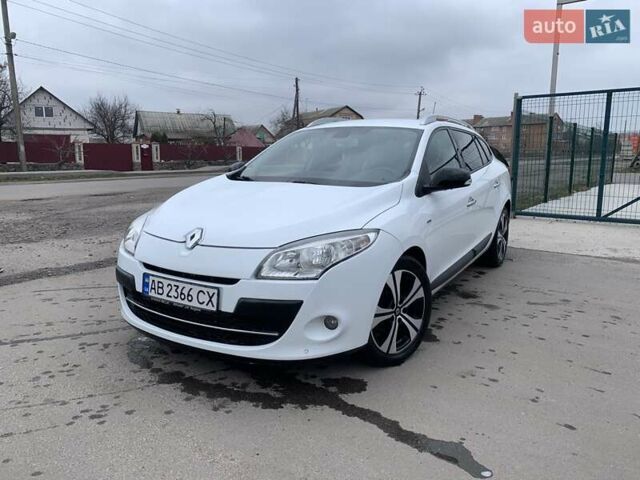 Белый Рено Меган, объемом двигателя 1.46 л и пробегом 300 тыс. км за 8200 $, фото 1 на Automoto.ua