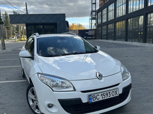 Белый Рено Меган, объемом двигателя 1.6 л и пробегом 206 тыс. км за 6800 $, фото 1 на Automoto.ua