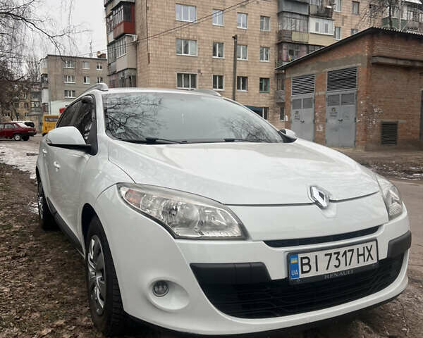 Белый Рено Меган, объемом двигателя 1.46 л и пробегом 280 тыс. км за 7600 $, фото 1 на Automoto.ua
