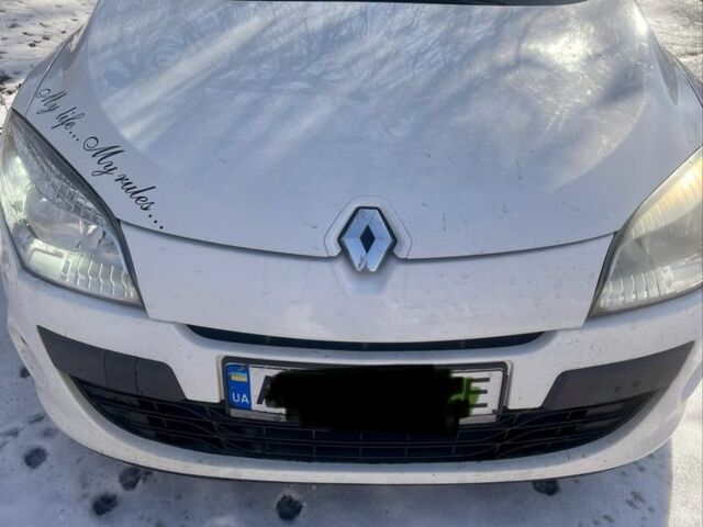 Белый Рено Меган, объемом двигателя 1.6 л и пробегом 245 тыс. км за 7100 $, фото 1 на Automoto.ua