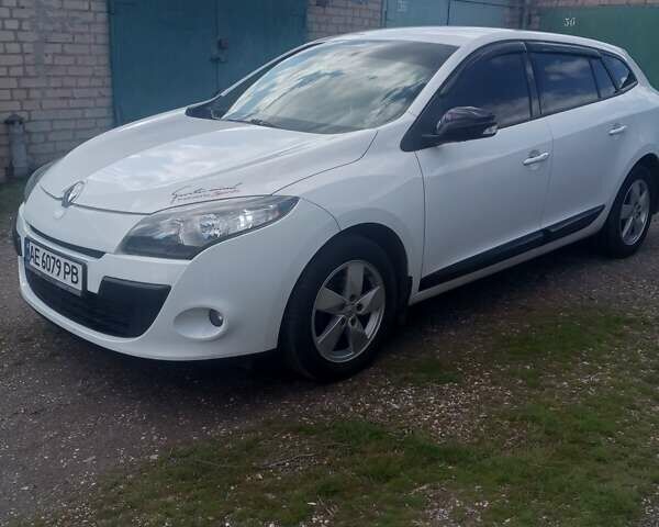 Білий Рено Меган, об'ємом двигуна 1.5 л та пробігом 210 тис. км за 7700 $, фото 1 на Automoto.ua