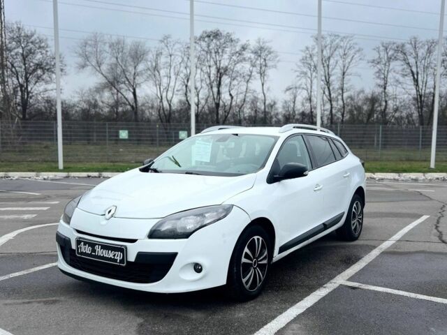 Белый Рено Меган, объемом двигателя 1.5 л и пробегом 261 тыс. км за 5700 $, фото 1 на Automoto.ua