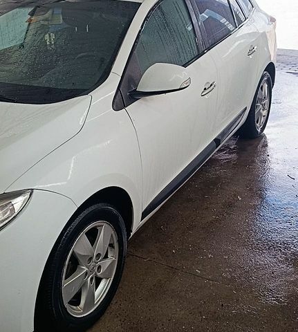 Білий Рено Меган, об'ємом двигуна 1.46 л та пробігом 296 тис. км за 6400 $, фото 1 на Automoto.ua