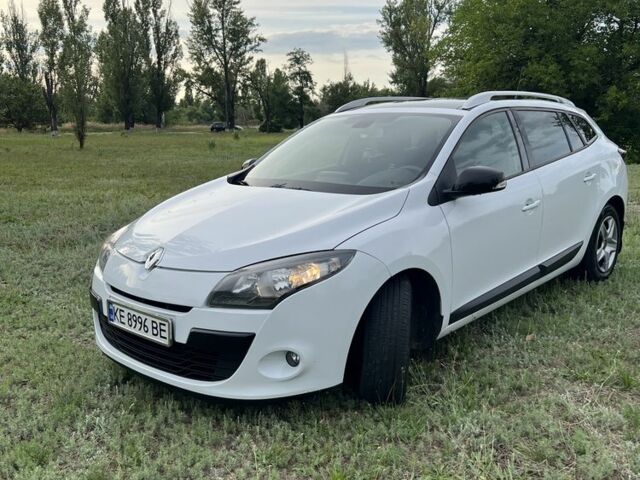 Білий Рено Меган, об'ємом двигуна 1.5 л та пробігом 223 тис. км за 8012 $, фото 1 на Automoto.ua