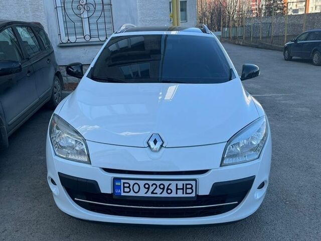 Білий Рено Меган, об'ємом двигуна 1.46 л та пробігом 230 тис. км за 8300 $, фото 1 на Automoto.ua