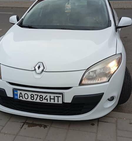 Білий Рено Меган, об'ємом двигуна 1.46 л та пробігом 267 тис. км за 6500 $, фото 1 на Automoto.ua