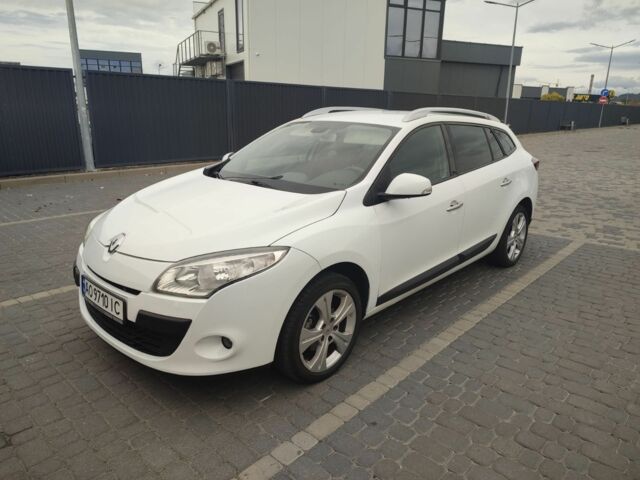 Белый Рено Меган, объемом двигателя 1.4 л и пробегом 266 тыс. км за 6399 $, фото 1 на Automoto.ua