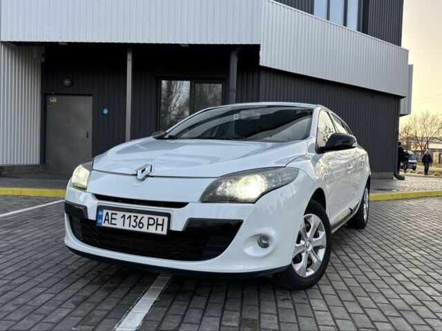 Белый Рено Меган, объемом двигателя 1.5 л и пробегом 250 тыс. км за 7700 $, фото 1 на Automoto.ua