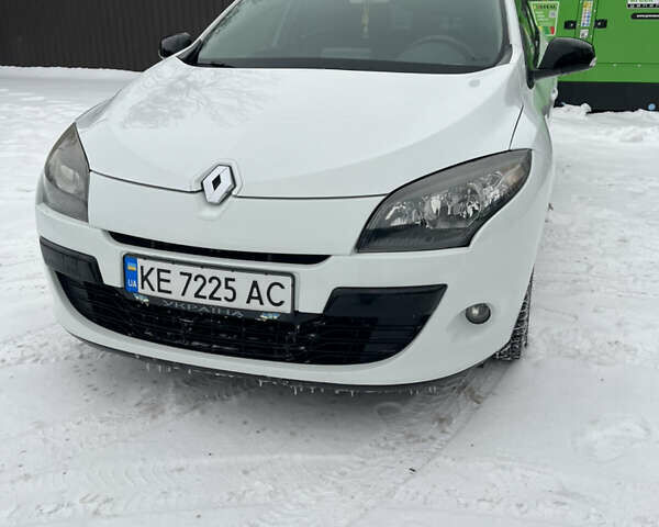 Білий Рено Меган, об'ємом двигуна 1.6 л та пробігом 202 тис. км за 6300 $, фото 1 на Automoto.ua