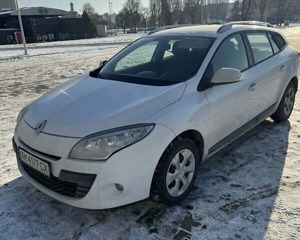 Белый Рено Меган, объемом двигателя 1.46 л и пробегом 296 тыс. км за 5999 $, фото 1 на Automoto.ua