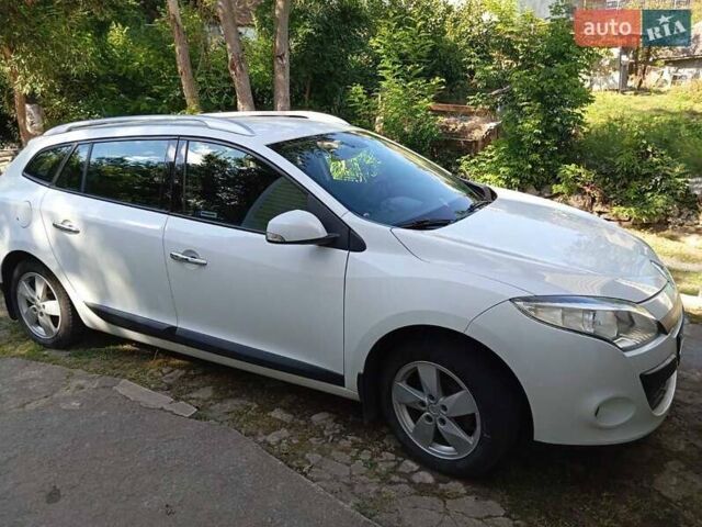 Білий Рено Меган, об'ємом двигуна 1.46 л та пробігом 315 тис. км за 7500 $, фото 1 на Automoto.ua