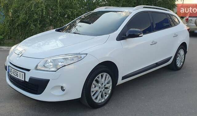 Білий Рено Меган, об'ємом двигуна 1.5 л та пробігом 180 тис. км за 8200 $, фото 1 на Automoto.ua